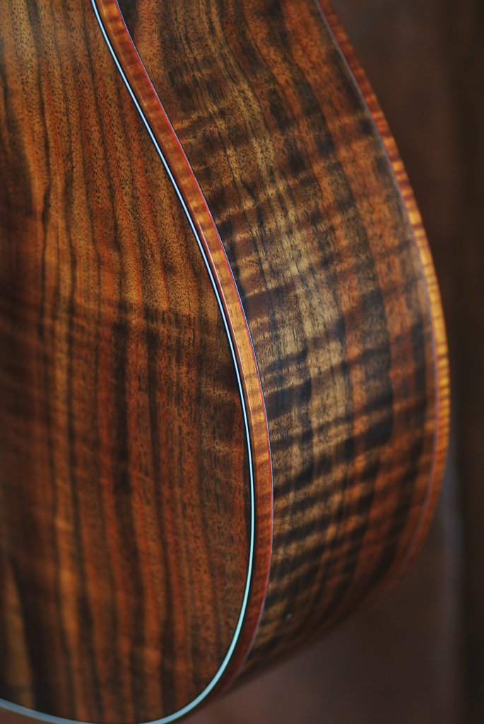 Triple 0 Clairo walnut side and hawaiian Koa boinding